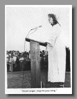 Graduation-Singer-ghs81